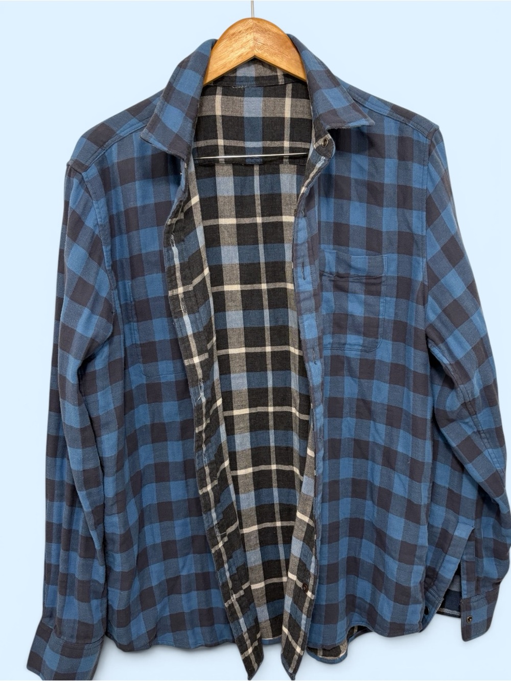 Faherty Blue and Navy Plaid flannel cotton, REVERSIBLE - Picture 1 of 4